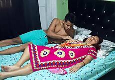 DESPIERTO A MI MADRAStra CON MI POLLA EN SU BOCA!