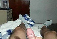 i'm masturbating my 15 cm cock as an argentinian guy