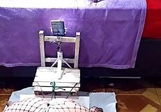 Ekshibicionistka punčka upognjena v doggy stilu 😜