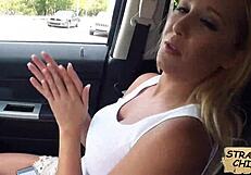 Tesna pička blondinka najstnica 18+ Tucker Starr pobrana na javnem.
