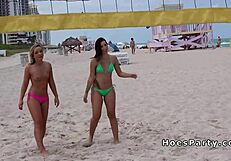 Sexy amateur teen flashing her goods at the beach