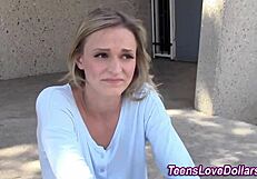 18岁妹公共场合吸屌颜射