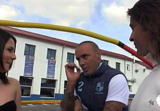 dinio pierde la apuesta y a su novia