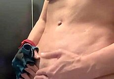 Gym housewife smells testosterone in cuckold scene