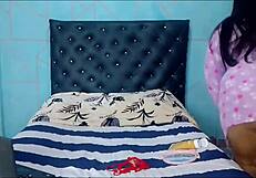 madrastra tetona en lencería sexy masturba coño peludo hasta orgasmo