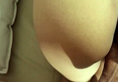 poque mi amiga esta acostada en mi cama sola - le voy a tocar una teta - sub espanol