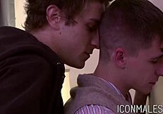 ناوتي كوري هيوستن يستمتع بنيك رجل ساخن كالفن بانكس في جلسة برية