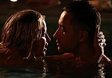 Une Fille Blonde Qui Baise Avec Deux Hommes Murs