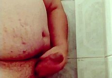 La vecina caliente hace que me masturbe