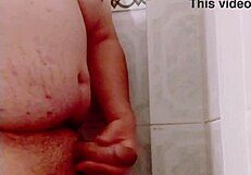 La vecina caliente hace que me masturbe