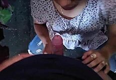 enga�ando a mi esposo con un compa�ero de trabajo en la tienda de ropa.