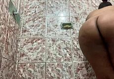 garota sexy rebola bundao no banho?