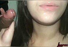 morena rebolando e tomando gozada na boca-laurencat