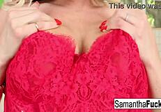 Oh wow, blonde bombshell stuffs her wet pussy provocatively!