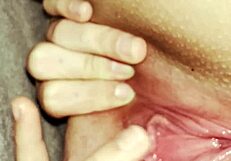 This real amateur girl teaser is a solo masturbation scene featuring a closely shaved vulva, stretching and smothering