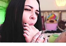 Lick her toes to enjoy and worship her clit
