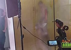 os maiores peitos do brasil nos vidros ofuscados do banho - rafaella denardin - ed j