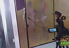 os maiores peitos do brasil nos vidros ofuscados do banho - rafaella denardin - ed j