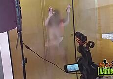 os maiores peitos do brasil nos vidros ofuscados do banho - rafaella denardin - ed j