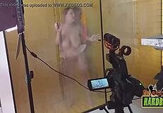 os maiores peitos do brasil nos vidros ofuscados do banho - rafaella denardin - ed j