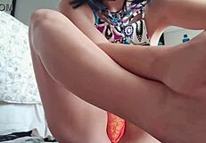 gostosa shows her panties in latina feet fetish