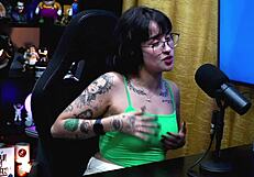 Martina Oliveira shows her wet tits in detail during the podcast!