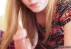 Я помешан на её сиськах и очках во время минета в классе