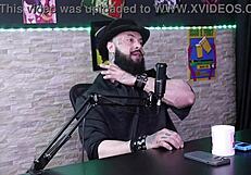 começou a realizar os fetiches nos clientes e se descobriu dominador e os códigos para saber o limite no bdsm - gabe spec sheer red