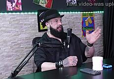 começou a realizar os fetiches nos clientes e se descobriu dominador e os códigos para saber o limite no bdsm - gabe spec sheer red