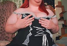 i see a chubby webcam model oiling her big tits