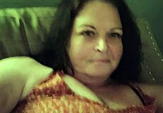 Shaved Pussy Close-Up Play Until She Cums!