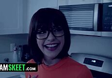 HOLY SHIT, VELMA & FRED FUCK INSTEAD OF SOLVING MYSTERIES IN CREEPY HOUSE! SKINNY COSPLAY BABE IN SOCKS GETS IT HARD.