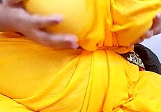 Sexy bhabhi from West Bengal posing in saree