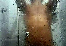 Austrian twink walks in Flamengo landfill then bathes at home