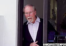 Ljubka najstnica 18+ trdo špankana od horny dedka v divji seji