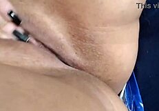 Novinha safada com buceta molhadinha masturbando sozinha 😏