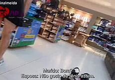 Casada Safada Sem Calcinha Provocando Vendedor Em Uma Loja De Calçados - Cristina Almeida