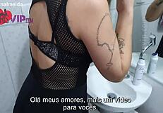 Casada Safada Sem Calcinha Provocando Vendedor Em Uma Loja De Calçados - Cristina Almeida