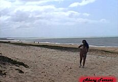 Fio dental e mostrando a buceta na praia de porto seguro ba