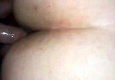 عاهرة سمينة قذرة تنحني للنيك من الخلف