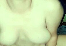 me senté a gozar encima de su polla, vine primero luego mi compañero de trabajo