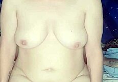 me senté a gozar encima de su polla, vine primero luego mi compañero de trabajo