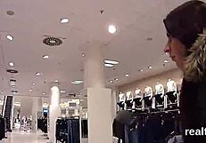 Jo, super! Úžasná česká nymfomanka svedená v supermarketu a tvrdě ošukaná v POV