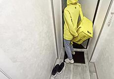 Delivery girl forgot rolls so she gave me doggystyle instead