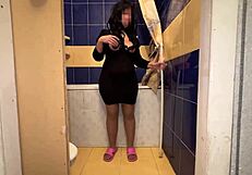 Mom revealed breasts before intimate encounter with large buttocks