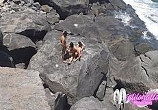 I saw amateurs transando on a public beach in Rio de Janeiro, bareback gay sex