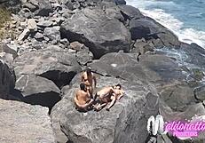 I saw amateurs transando on a public beach in Rio de Janeiro, bareback gay sex