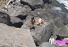 I saw amateurs transando on a public beach in Rio de Janeiro, bareback gay sex