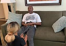 المعلمة السوداء في الكلية تنيك الطلاب في عربة برية مجنونة، يا صديقي!