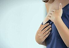 I watch the solo sweetheart finger her nice aperture gently